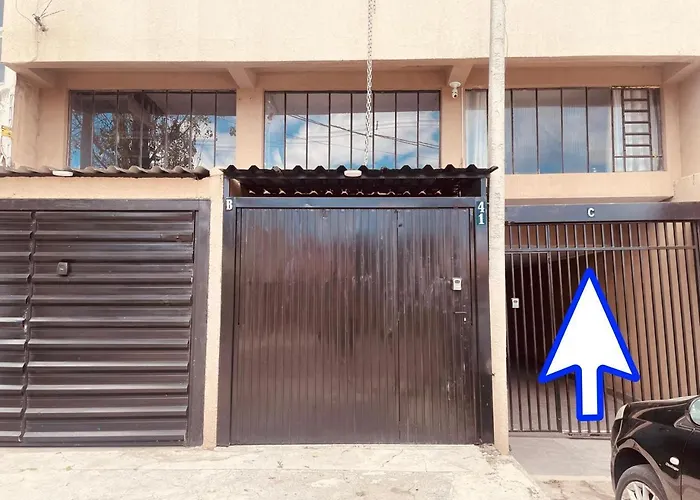 Casa fundos Eco City 03 Simples e Confortável com 2 Quartos e Garagem